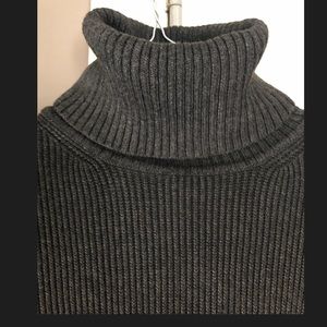 ZARA ❣️highly sought after❣️two piece sweater set